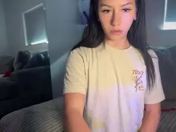 skinny_candy18 – webcam model profile photo Image 12