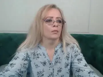 bisexualmilf – webcam model profile photo Image 17