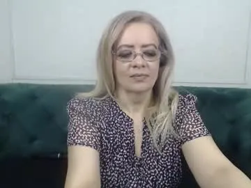 bisexualmilf – webcam model profile photo Image 3