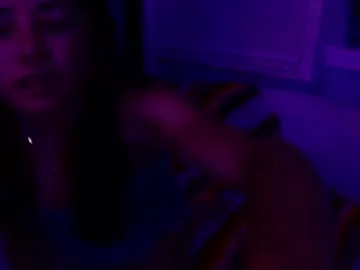 adritvance – webcam model profile photo Image 8