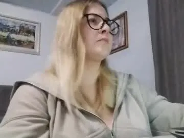 roouse – webcam model profile photo Image 2