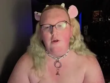 CarolPrince – webcam model profile photo Image 3