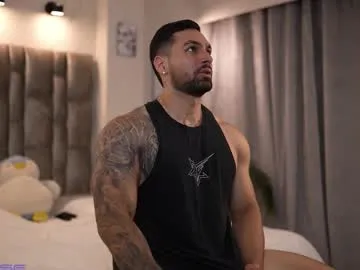 little_show_sexy – webcam model profile photo Image 12