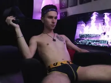 QYBOYS-001 – webcam model profile photo Image 11