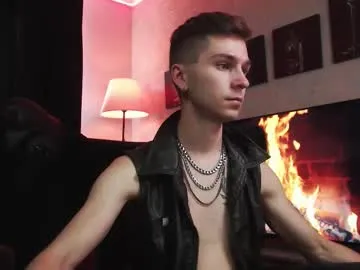 QYBOYS-001 – webcam model profile photo Image 16