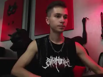 QYBOYS-001 – webcam model profile photo Image 3