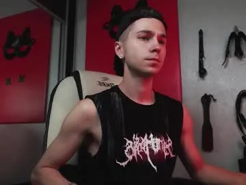 QYBOYS-001 – webcam model profile photo Image 7