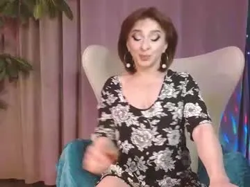 lucsin – webcam model profile photo Image 18