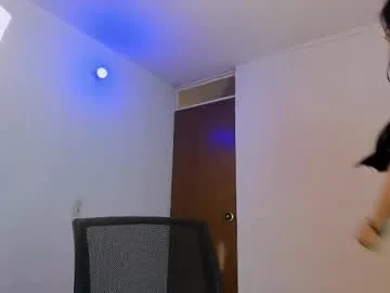 roouse – webcam model profile photo Image 14