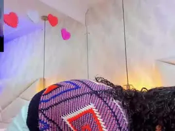 zui_lu – webcam model profile photo Image 14