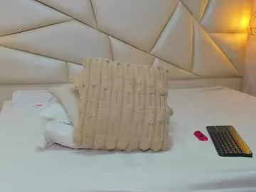 zui_lu – webcam model profile photo Image 5