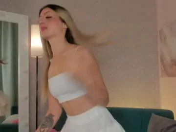 roouse – webcam model profile photo Image 2