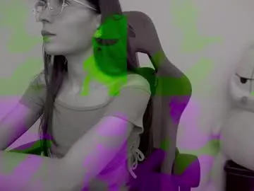 Earth_001 – webcam model profile photo Image 19