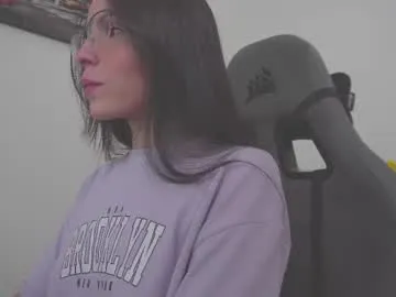 Earth_001 – webcam model profile photo Image 9