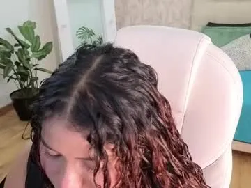 evelune – webcam model profile photo Image 4