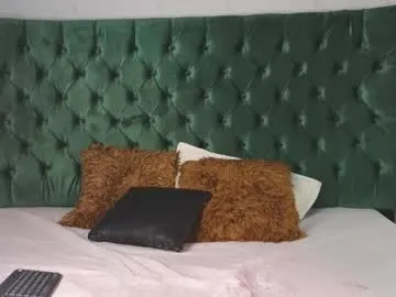 zui_lu – webcam model profile photo Image 4