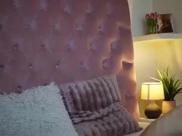 roouse – webcam model profile photo Image 10