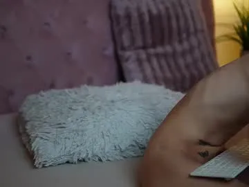 roouse – webcam model profile photo Image 13