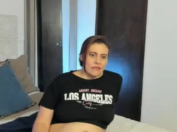 monparis_dream – webcam model profile photo Image 5