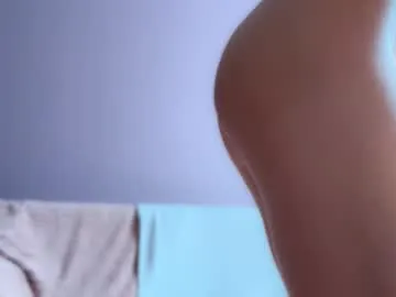 roouse – webcam model profile photo Image 2