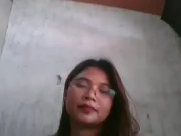 roouse – webcam model profile photo Image 7