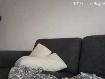 little_sweet_18 – webcam model profile photo Image 6