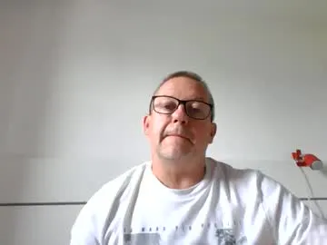 Earth_001 – webcam model profile photo Image 5