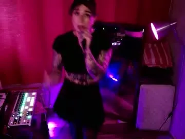 zui_lu – webcam model profile photo Image 11