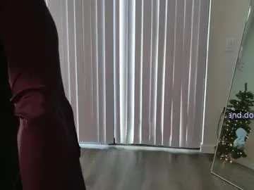 love_coin – webcam model profile photo Image 11