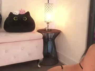 _l_o_r_r_y_ – webcam model profile photo Image 18