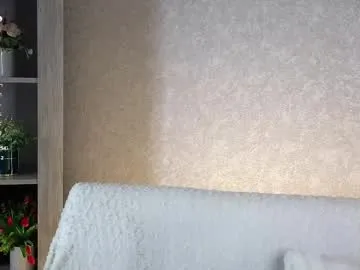 YU-KI00 – webcam model profile photo Image 13