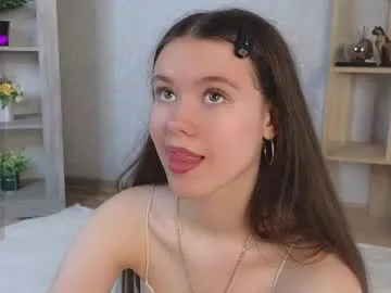 YU-KI00 – webcam model profile photo Image 5