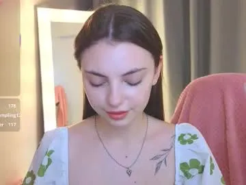 taitehambelton – webcam model profile photo Image 16