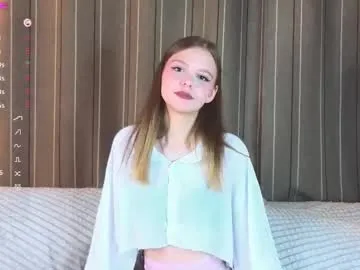 synne_glows – webcam model profile photo Image 3