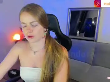 roouse – webcam model profile photo Image 5