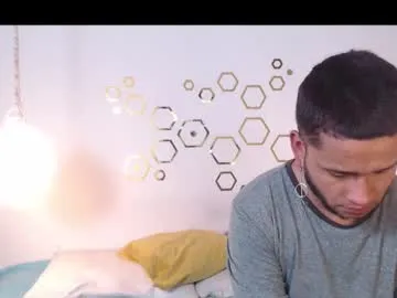 zoe__page – webcam model profile photo Image 10