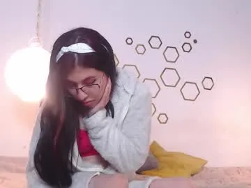 zoe__page – webcam model profile photo Image 8