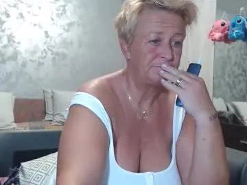 Awesomelusty – webcam model profile photo Image 3