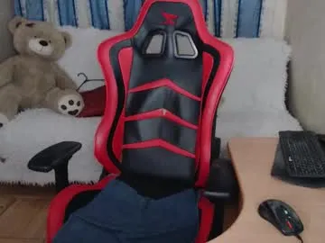 aveloria – webcam model profile photo Image 9