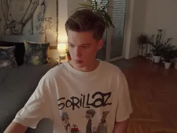 skinny_candy18 – webcam model profile photo Image 2