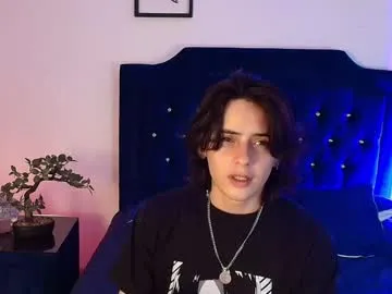 roouse – webcam model profile photo Image 4