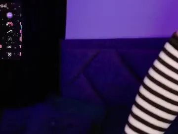 seraphine23 – webcam model profile photo Image 7