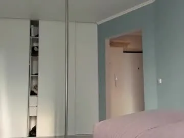 _ur_shy_bambi – webcam model profile photo Image 6