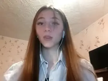 synne_glows – webcam model profile photo Image 5