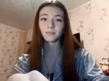 synne_glows – webcam model profile photo Image 6