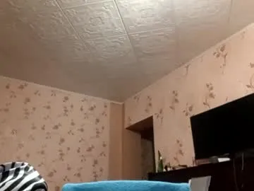 synne_glows – webcam model profile photo Image 7