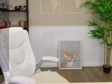 charming_bliss – webcam model profile photo Image 8