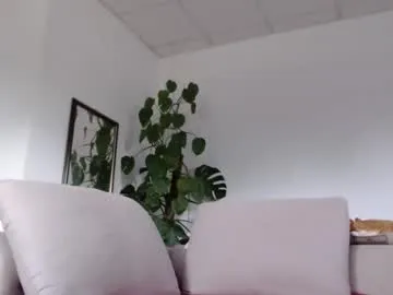 QYBOYS-001 – webcam model profile photo Image 5