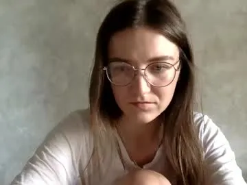 roouse – webcam model profile photo Image 3