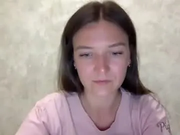 roouse – webcam model profile photo Image 5